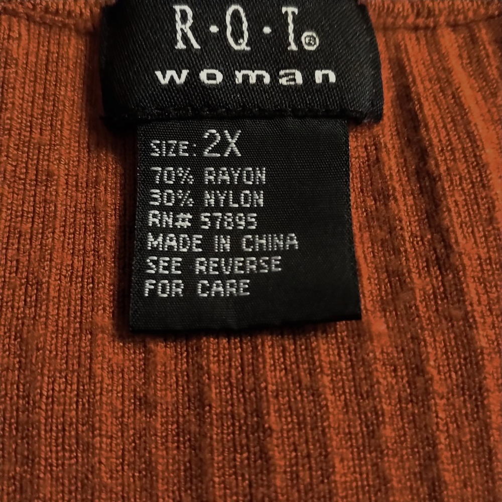 Light Sweater by RQT EUC 2X - Picture 5 of 5